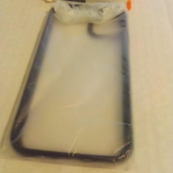 Spigen iPhone 11 Ultra Hybrid Matte Black Smartphone Carry Case - Picture 5 of 6